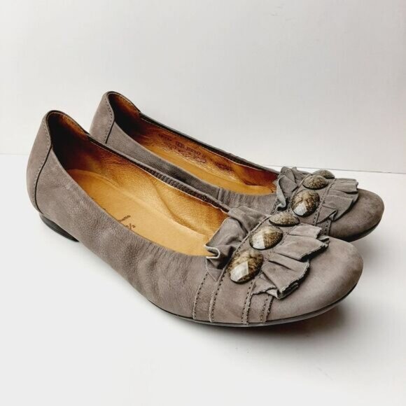 GABOR Ruffled & Gem Detail Genuine Leather Ballet Flats Shoes Taupe Sz 7.5 - Picture 2 of 12